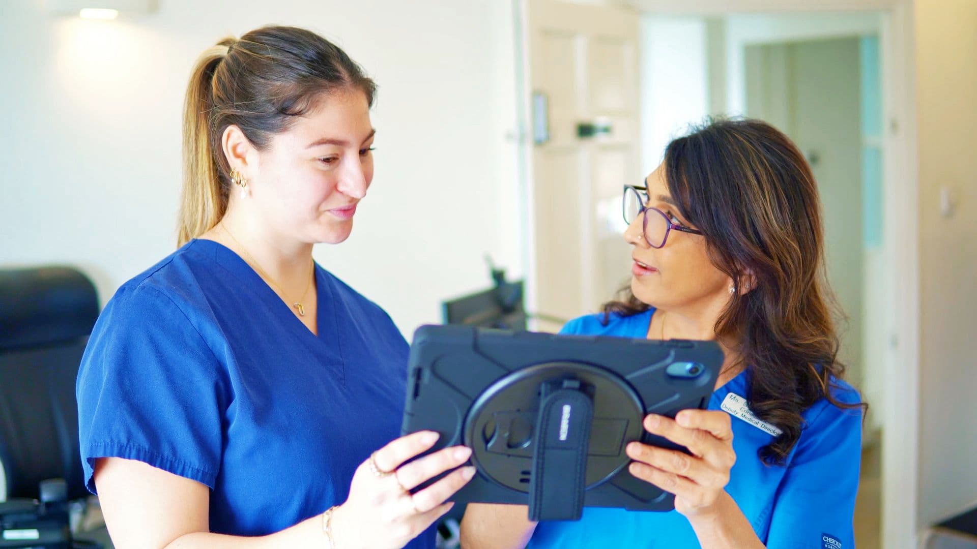 Dr Sapna working with a nurse at ARGC, a fertility clinic in London